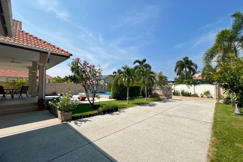 Villa in Hua Hin, Thailand 3 bedrooms № 168781 - photo 4
