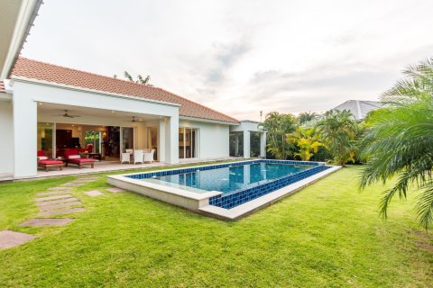 Villa in Hua Hin, Thailand 3 bedrooms № 168778 - photo 20