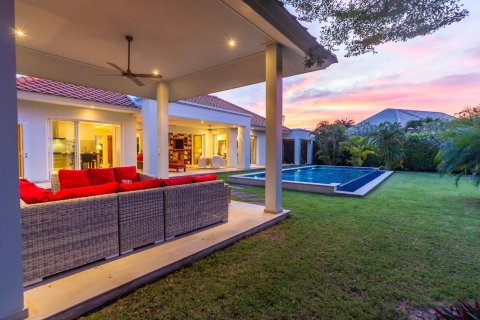 Villa in Hua Hin, Thailand 3 bedrooms № 168778 - photo 10