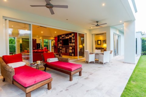 Villa in Hua Hin, Thailand 3 bedrooms № 168778 - photo 18