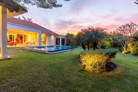 Villa in Hua Hin, Thailand 3 bedrooms № 168778 - photo 8