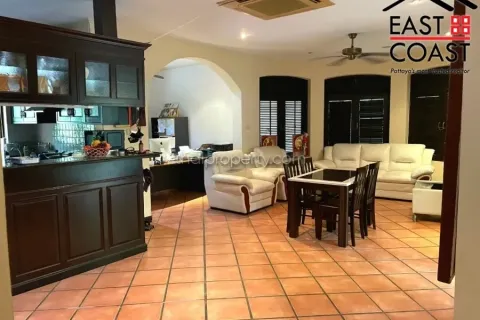 Casa de 4 dormitorios en Pattaya, Tailandia № 212592 - foto 5