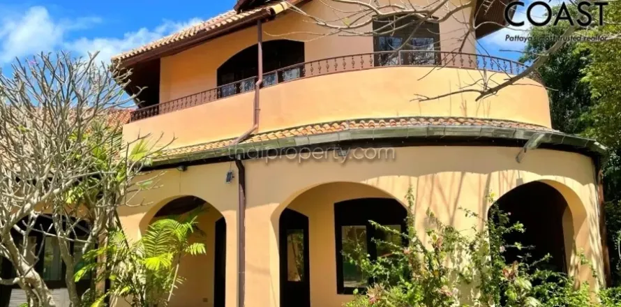 Casa de 4 dormitorios en Pattaya, Tailandia № 212592