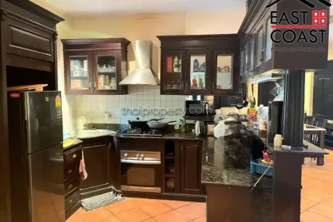 Casa de 4 dormitorios en Pattaya, Tailandia № 212592 - foto 8