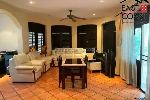 Casa de 4 dormitorios en Pattaya, Tailandia № 212592 - foto 4