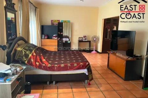 Casa de 4 dormitorios en Pattaya, Tailandia № 212592 - foto 11