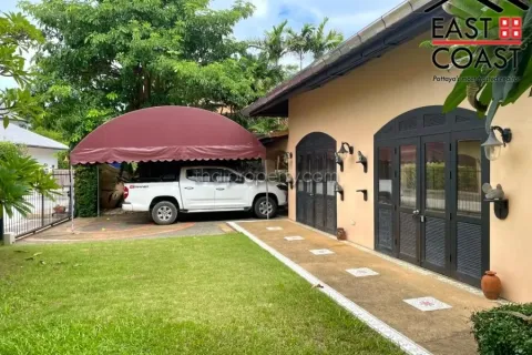 Casa de 4 dormitorios en Pattaya, Tailandia № 212592 - foto 3