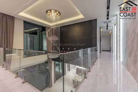 Casa de 5 dormitorios en Jomtien Beach, Pattaya, Tailandia № 212591 - foto 11