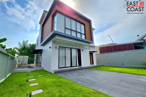 House in Pattaya, Thailand 4 bedrooms № 212595