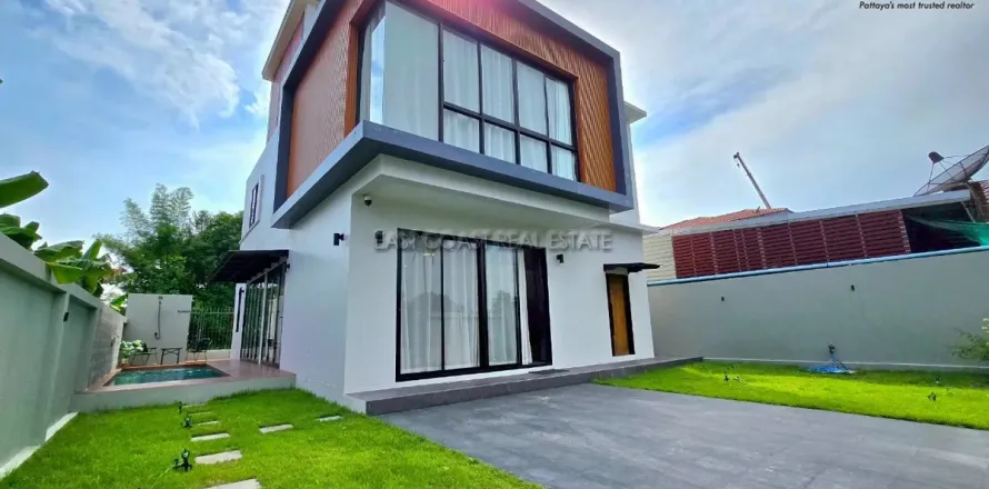 Casa de 4 dormitorios en Pattaya, Tailandia № 212595
