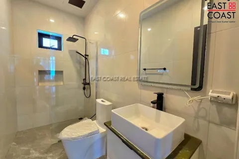 Casa de 4 dormitorios en Pattaya, Tailandia № 212595 - foto 13