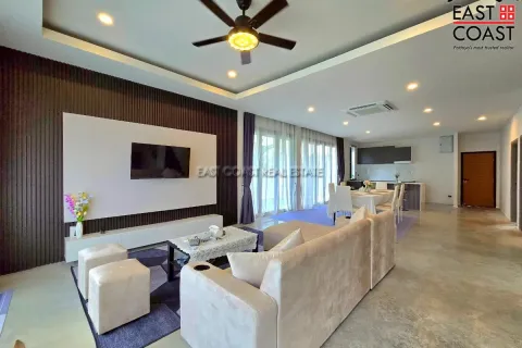 Casa de 4 dormitorios en Pattaya, Tailandia № 212595 - foto 8