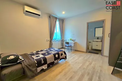 Casa de 4 dormitorios en Pattaya, Tailandia № 212595 - foto 23