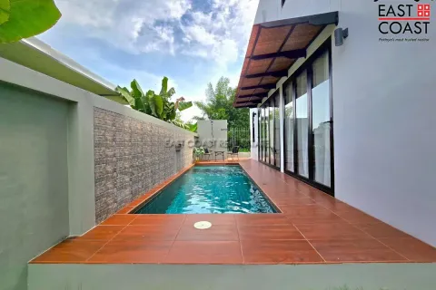 Casa de 4 dormitorios en Pattaya, Tailandia № 212595 - foto 4