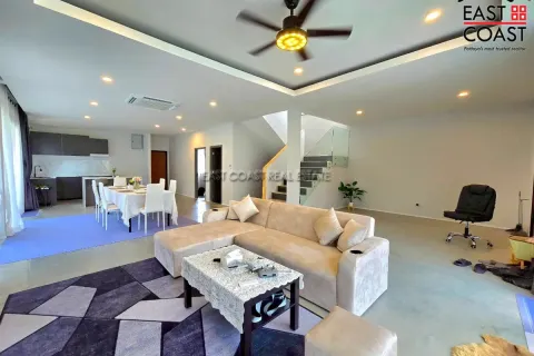 Casa de 4 dormitorios en Pattaya, Tailandia № 212595 - foto 9