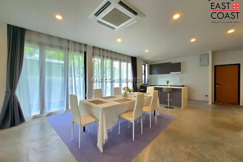 Casa de 4 dormitorios en Pattaya, Tailandia № 212595 - foto 10