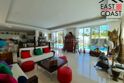 Casa de 3 dormitorios en Pattaya, Tailandia № 212597 - foto 24