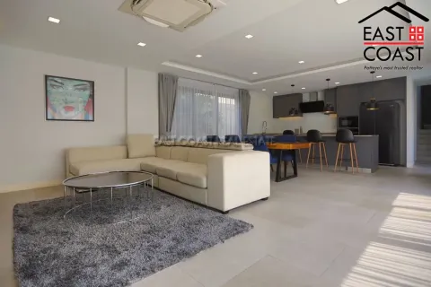 Casa de 5 dormitorios en Jomtien Beach, Pattaya, Tailandia № 212596 - foto 2
