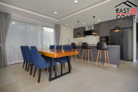 Casa de 5 dormitorios en Jomtien Beach, Pattaya, Tailandia № 212596 - foto 3