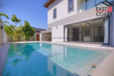 Casa de 5 dormitorios en Jomtien Beach, Pattaya, Tailandia № 212596 - foto 16