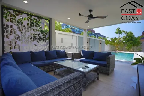Casa de 5 dormitorios en Jomtien Beach, Pattaya, Tailandia № 212596 - foto 12