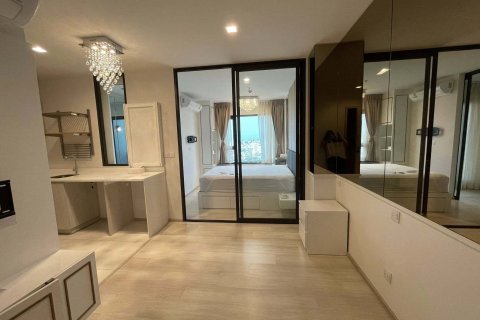 Studio in the Condo in Pathum Wan, Bangkok, Thailand  № 164629 - photo 8