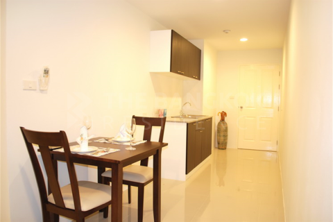Condo in Bangkok, Thailand, 3 bedrooms № 188539 - photo 6