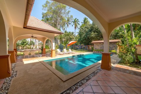 House in Pattaya, Thailand 5 bedrooms № 196174 - photo 21