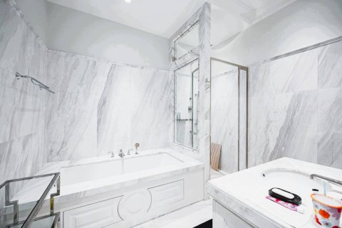 Condo in Bangkok, Thailand, 3 bedrooms  № 180510 - photo 7