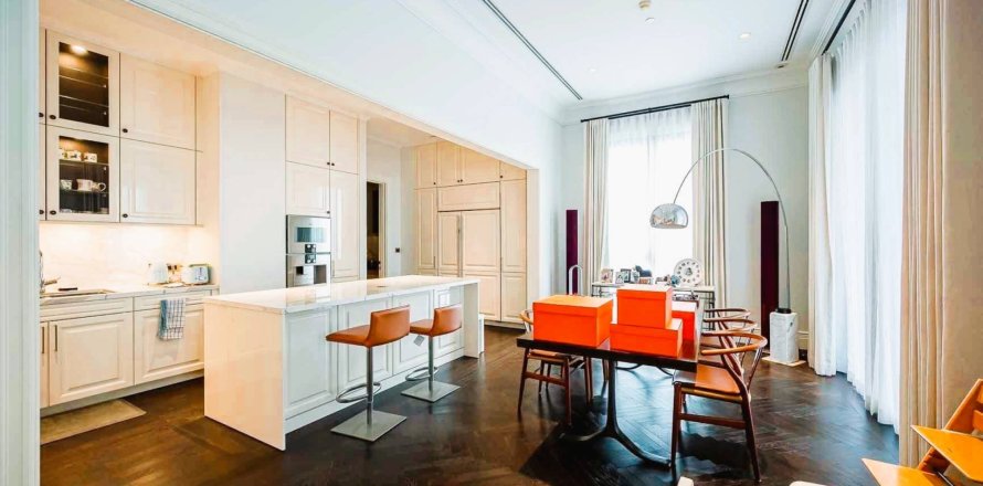Condo in Bangkok, Thailand, 3 bedrooms  № 180510