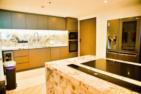 Condo in Bangkok, Thailand, 4 bedrooms  № 180509 - photo 8