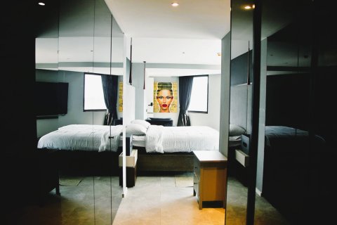 Condo in Bangkok, Thailand, 4 bedrooms  № 180509 - photo 14