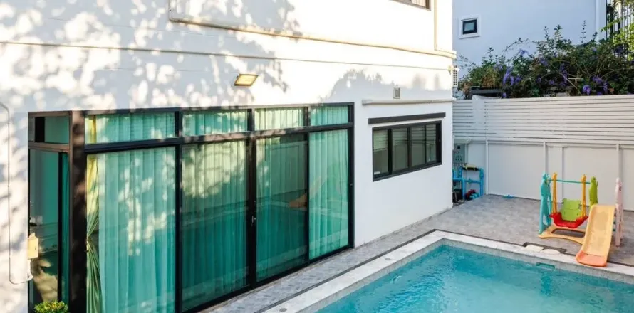 Дом в Ханг Донге, Таиланд с 5 спальнями  № 159078