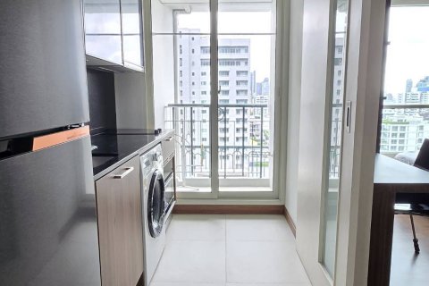 Studio dans le Condo à Watthana, Bangkok, Thaïlande  № 168844 - photo 4
