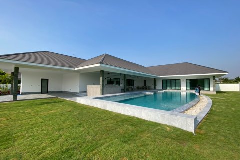 Villa in Hua Hin, Thailand 5 bedrooms № 168277