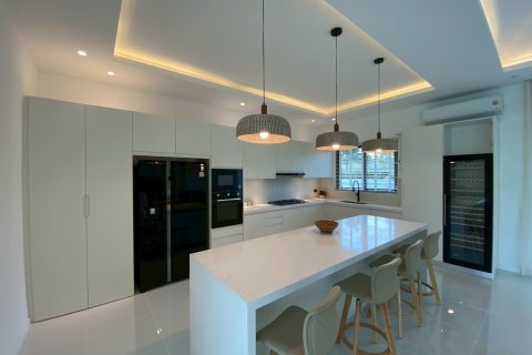 Villa in Hua Hin, Thailand 5 bedrooms № 168277 - photo 16
