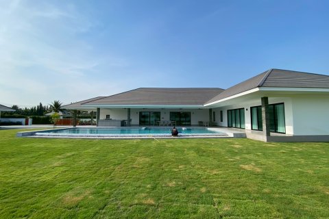 Villa in Hua Hin, Thailand 5 bedrooms № 168277 - photo 3
