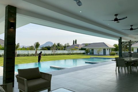 Villa in Hua Hin, Thailand 5 bedrooms № 168277 - photo 12