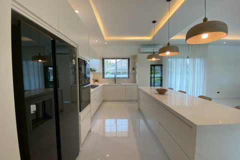 Villa in Hua Hin, Thailand 5 bedrooms № 168277 - photo 15