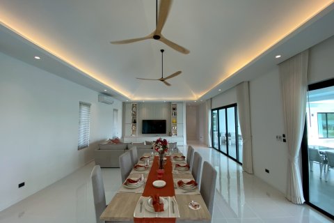 Villa in Hua Hin, Thailand 5 bedrooms № 168277 - photo 21