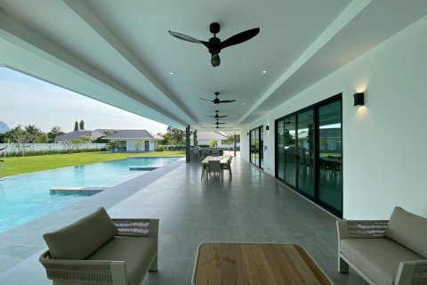 Villa in Hua Hin, Thailand 5 bedrooms № 168277 - photo 13