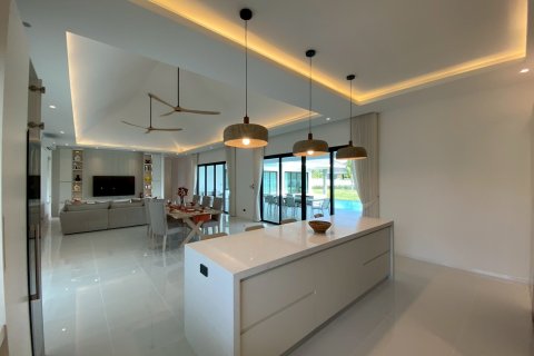 Villa in Hua Hin, Thailand 5 bedrooms № 168277 - photo 19