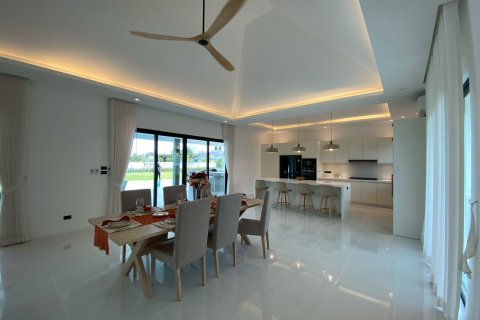 Villa in Hua Hin, Thailand 5 bedrooms № 168277 - photo 24