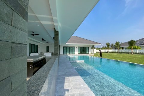 Villa in Hua Hin, Thailand 5 bedrooms № 168277 - photo 5
