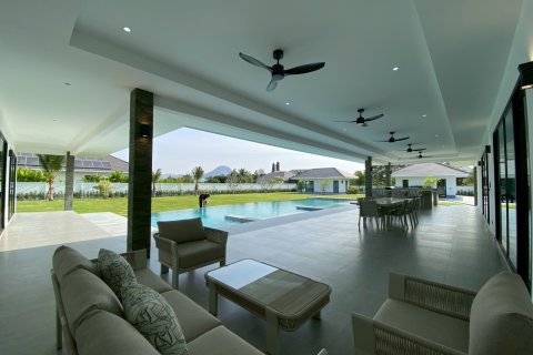 Villa in Hua Hin, Thailand 5 bedrooms № 168277 - photo 11