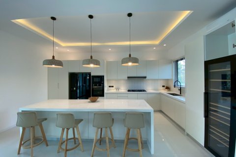 Villa in Hua Hin, Thailand 5 bedrooms № 168277 - photo 17