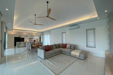Villa in Hua Hin, Thailand 5 bedrooms № 168277 - photo 25