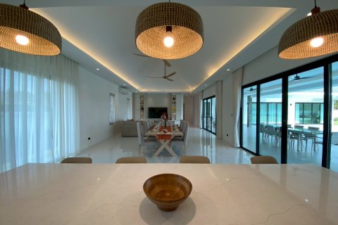 Villa in Hua Hin, Thailand 5 bedrooms № 168277 - photo 20