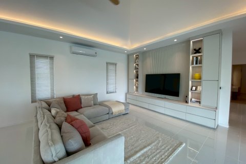 Villa in Hua Hin, Thailand 5 bedrooms № 168277 - photo 22