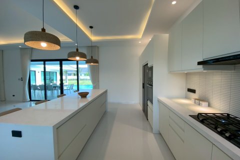 Villa in Hua Hin, Thailand 5 bedrooms № 168277 - photo 18